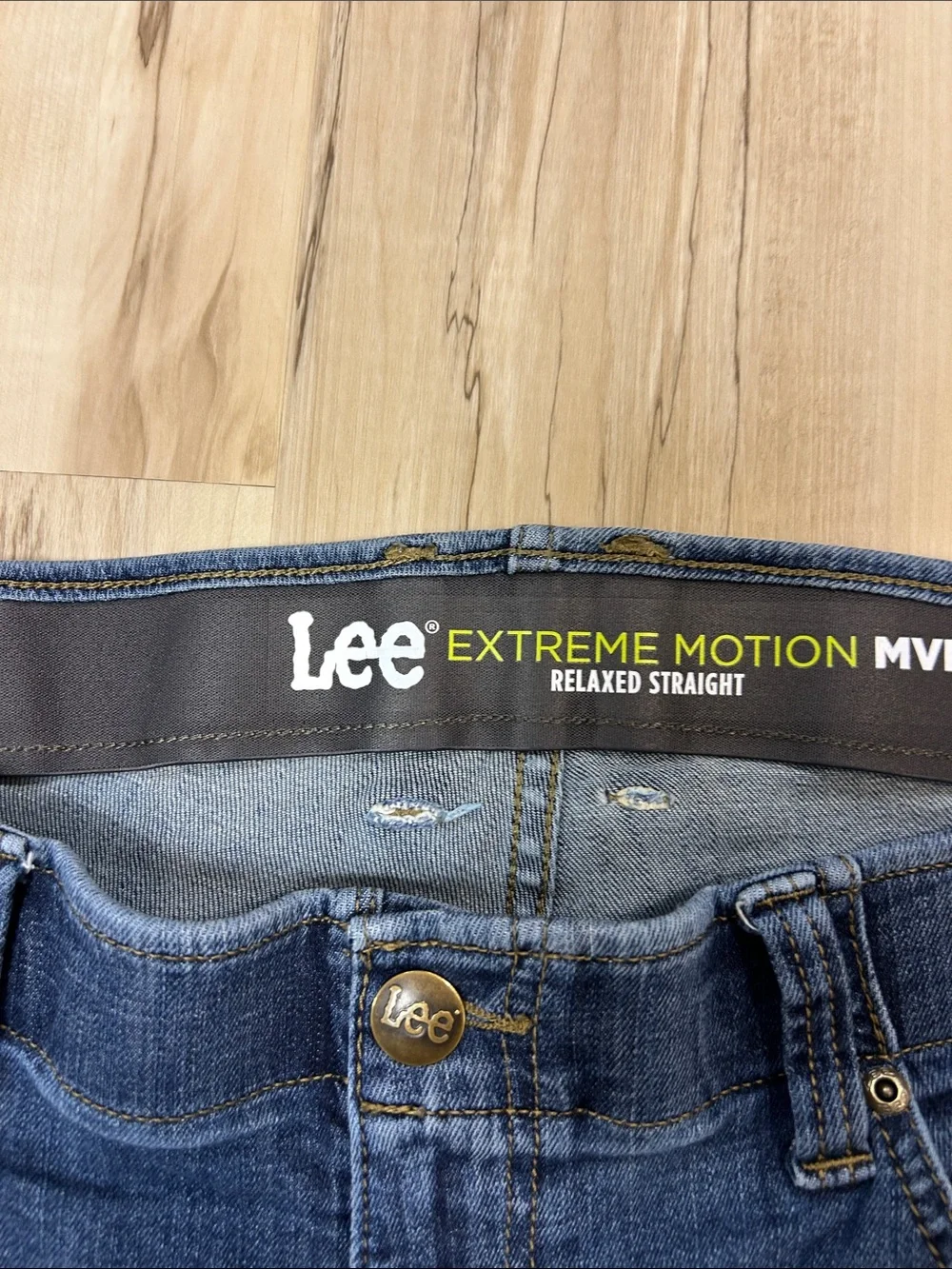 Lee Men’s Straight Jeans in Medium Blue Wash 44 x 34